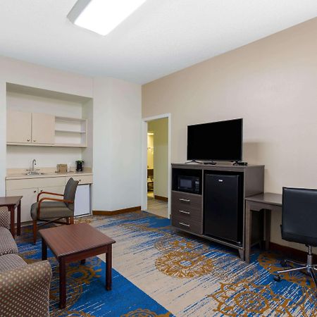 Baymont By Wyndham Tallahassee Exterior foto